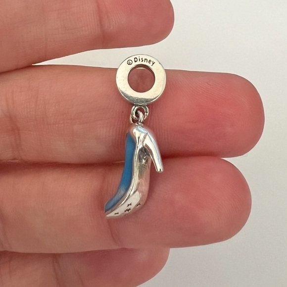 PANDORA DISNEY Cinderella Glass Slipper Charm - Picture 5 of 6